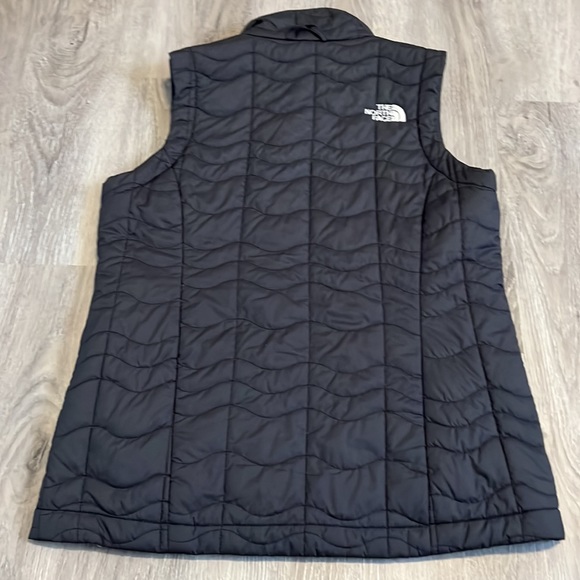 The north face vest . Size XS - Picture 9 of 9